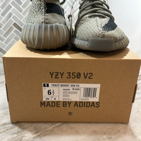 Yeezy 350 V2 Granite - Picture 4 of 5